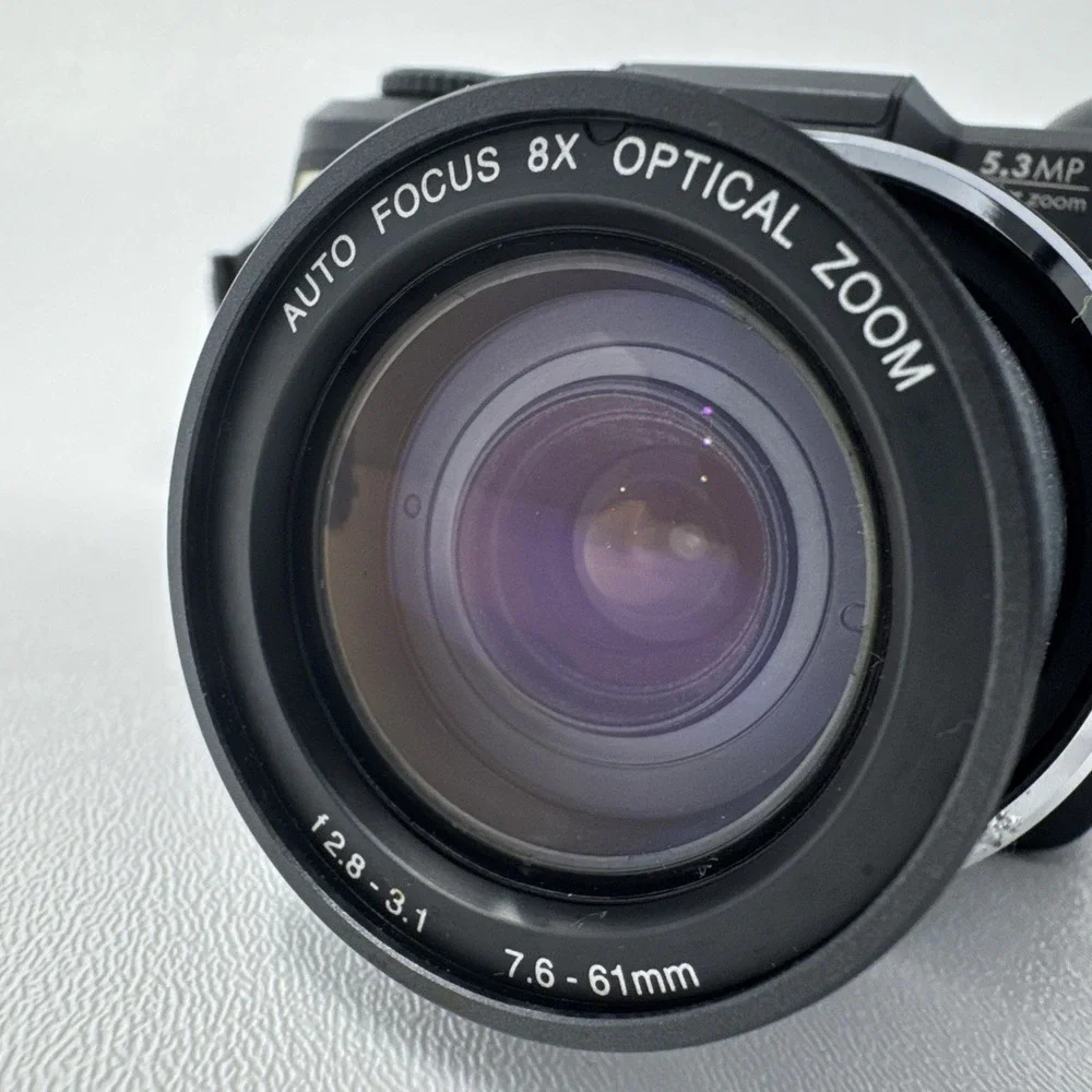 HP PhotoSmart 945 5.3MP Digital Camera 8xOptical Zoom GRLYB-0310 w/ Accessories‎